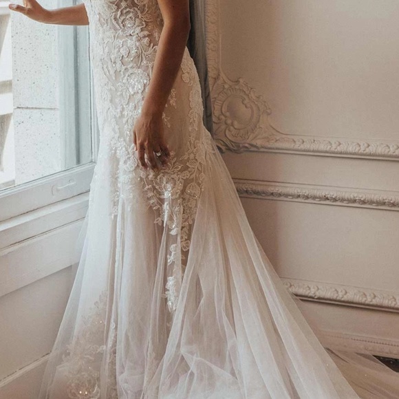 Essence of Australia Wedding Dress - Picture 4 of 5